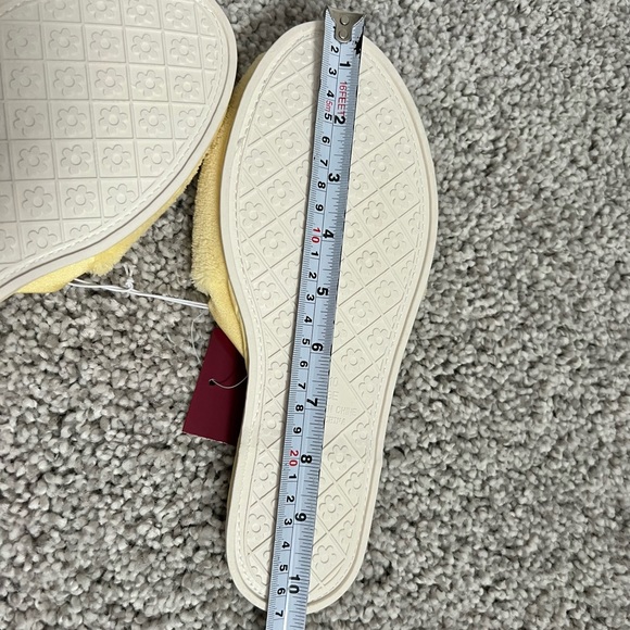 Woman’s Slip-on Slippers Yellow Soft Lightweight Size Large (9-10) NWT - Picture 8 of 12